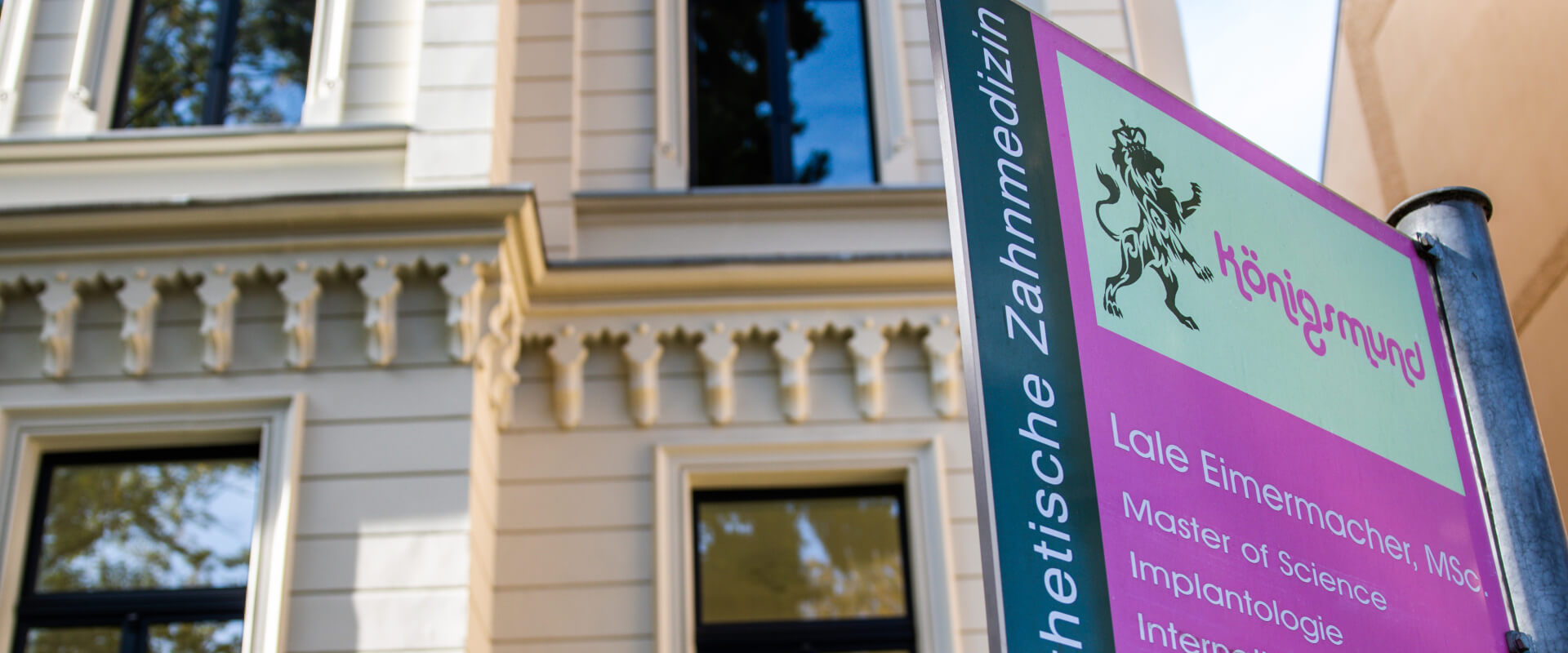 Praxisschild der Zahnarztpraxis Königsmund Bonn