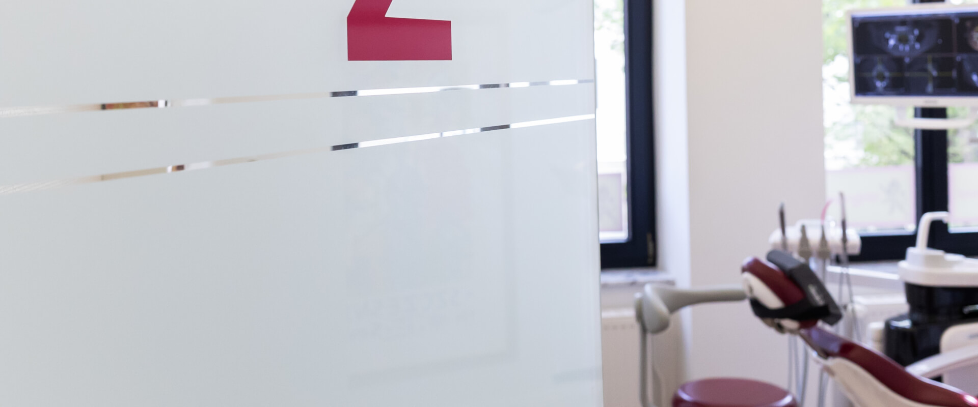 Tür zum Behandlungszimmer